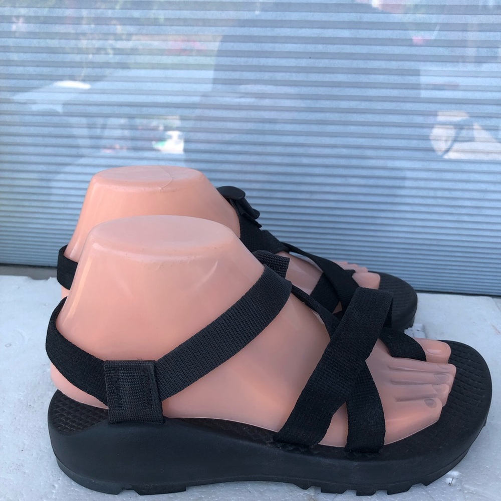 Chaco Women’s Z/1 Adjustable Strap Classic Sandals Black Size W7
